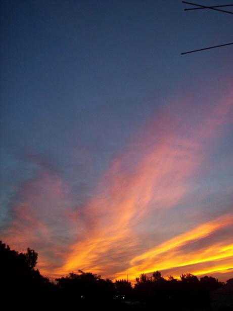 000_0442 ATARDECR.JPG