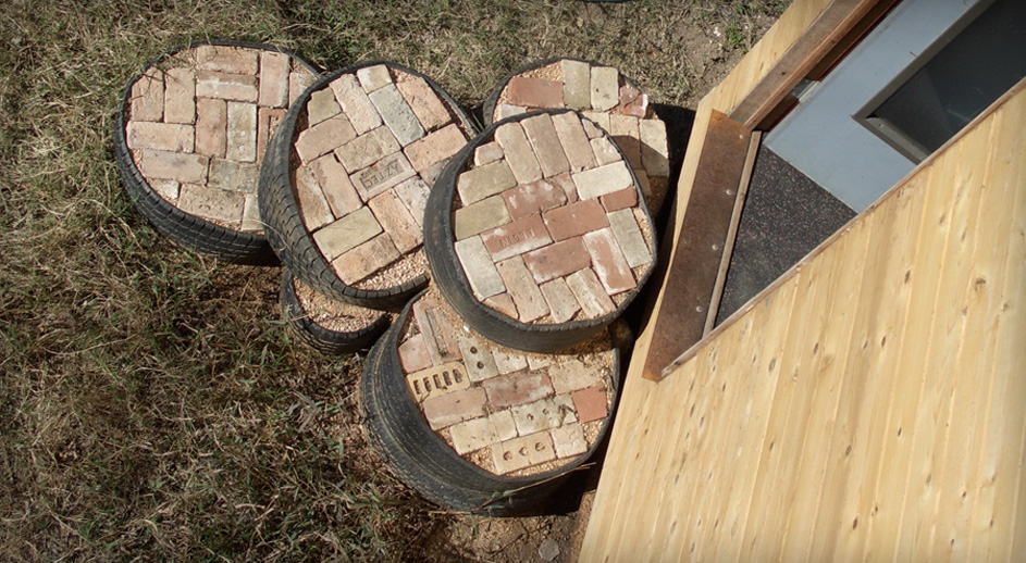 02-TIRE-BRICK-STEPS.jpg