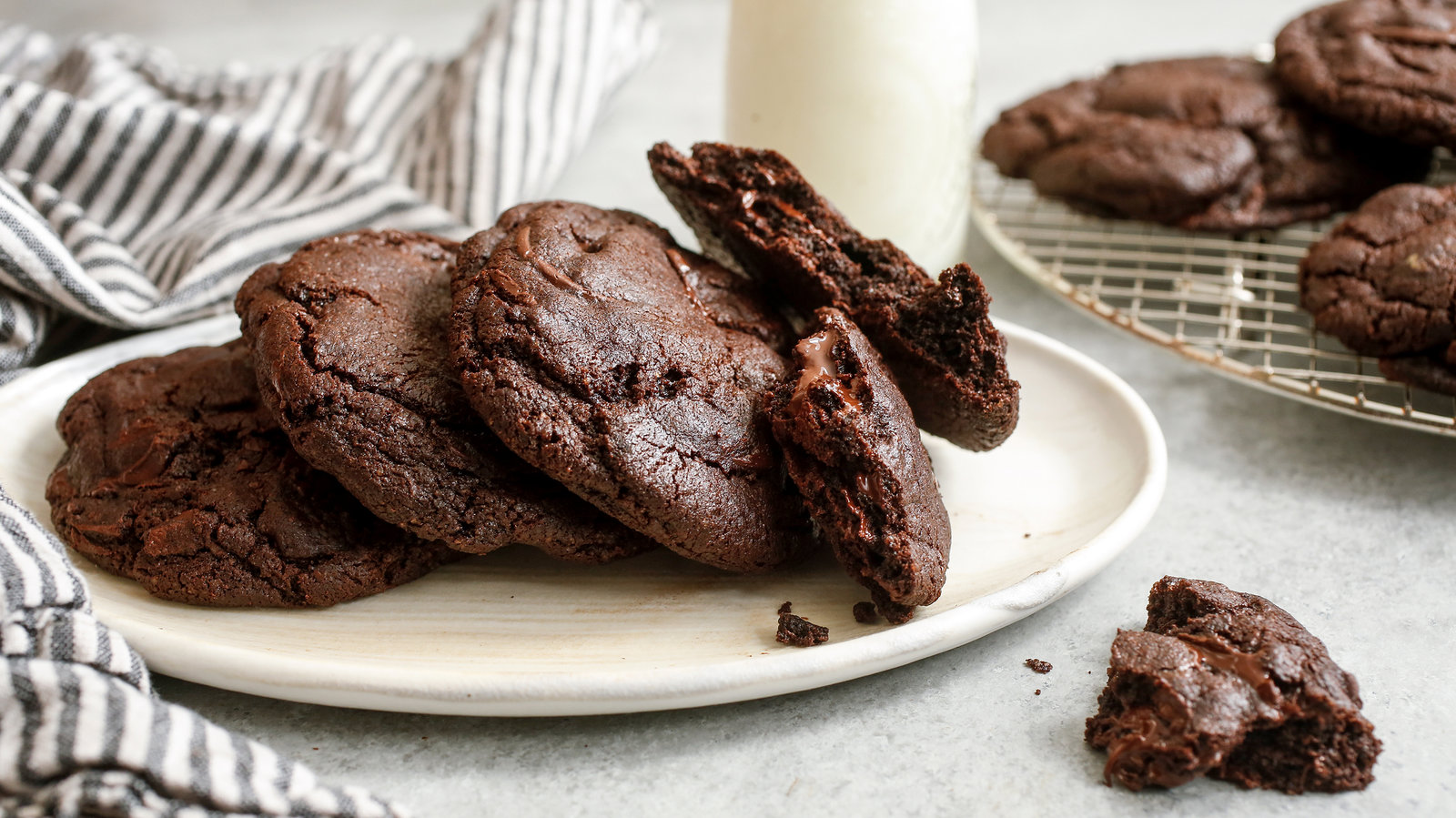 05COOKING-CHOCOLATECHIPCOOKIES1-videoSixteenByNineJumbo1600.jpg