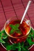 11096048-taza-de-te-aromatico-con-hojas-frescas-de-te-verde.jpg