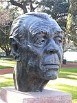 112px-Busto_de_Jorge_Luis_Borges.JPG