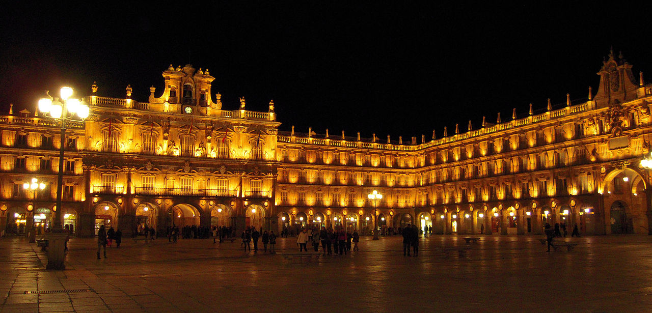 1280px-Panor%C3%A1mica_Plaza_Mayor_Noche.jpg