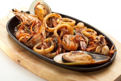 15173414-mariscos-camarones-a-la-parrilla--barbacoa-mejillones-y-calamares-anillos.jpg
