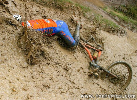 20081224112244_tortazo-bicicleta-barro.jpg