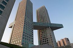 240px-Torre_Arcos_Bosques.jpg