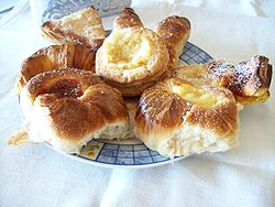250px-Facturas_en_plato.jpg