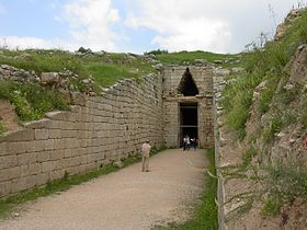 280px-Mykene.Treasure.of.Atreus.tholos.jpg