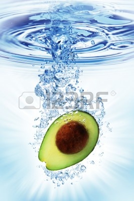 4436384-una-salpicadura-aguacate-en-agua-sobre-un-fondo-blanco.jpg