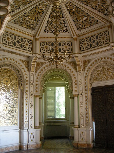 450px-Sammezzano%2C_sala_degli_stucchi_oro_01.JPG