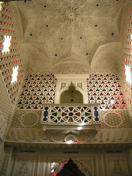450px-Sammezzano%2C_sala_della_virtus_in_medio_10.JPG