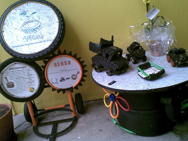 5270994880_27e4380340_z.jpg