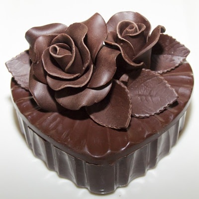 7fd097c2481872f618fc53bbc36dba40--chocolate-roses-chocolate-hearts.jpg