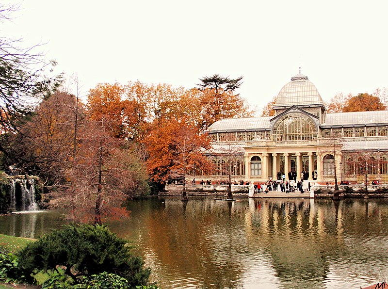 800px-Palacio_de_cristal_de_los_Jardines_del_Retiro_de_Madrid.jpg