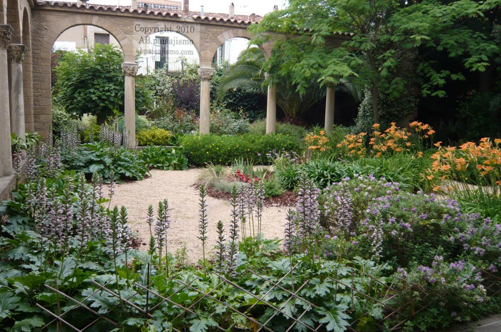 9278d1276676247-el-jardin-de-la-parroquia-claustro-1p1040417b.jpg