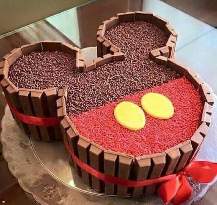 96cb6b8940f154affa9613d6a420eb86--mickey-mouse-birthday-cakes-mickey-mouse-cupcakes.jpg