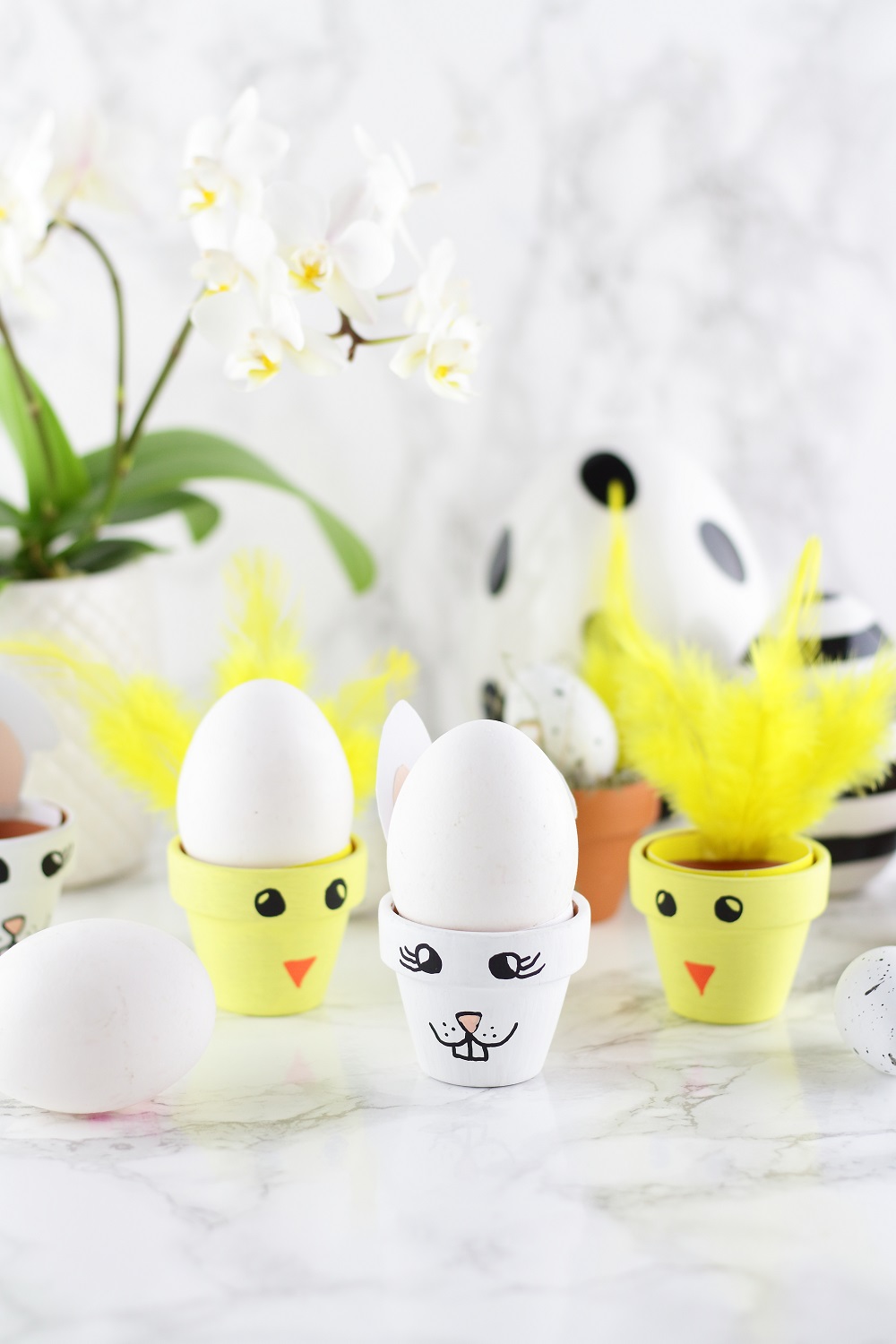 Anzeige-DIY-Eierbecher-aus-Tontöpfen-in-süßen-Osterdesigns.jpg