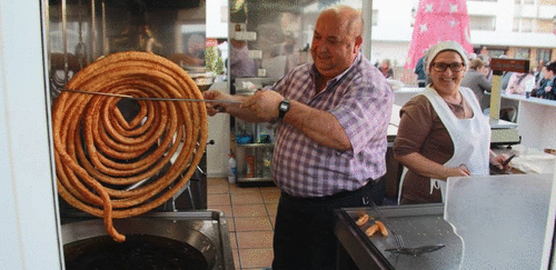 ar-de-raciones-se-degustaron-en-la-merienda-a-beneficio-de-la-cabalgata-de-reyes-de-la-herradura.gif
