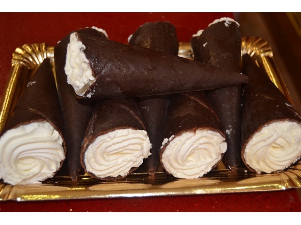 barquillo-de-chocolate-relleno-de-nata.jpg