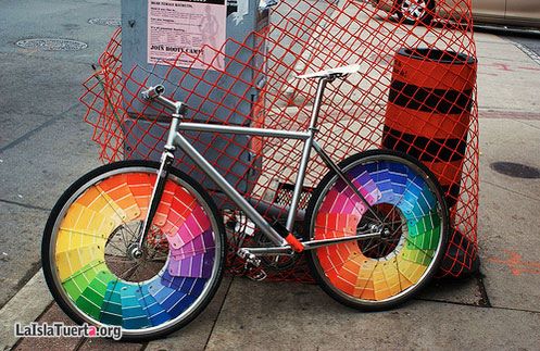 bicicleta%20personalizada%20llantas%20arcoiris%20lenticulares.jpg