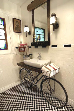 bicicleta-reciclada-no-banheiro-decoracao.jpg