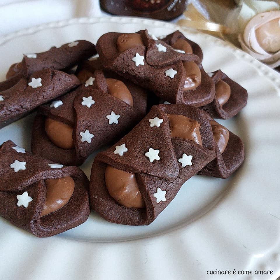 biscotto-fiocco-pan-stelle-ripieno.jpg