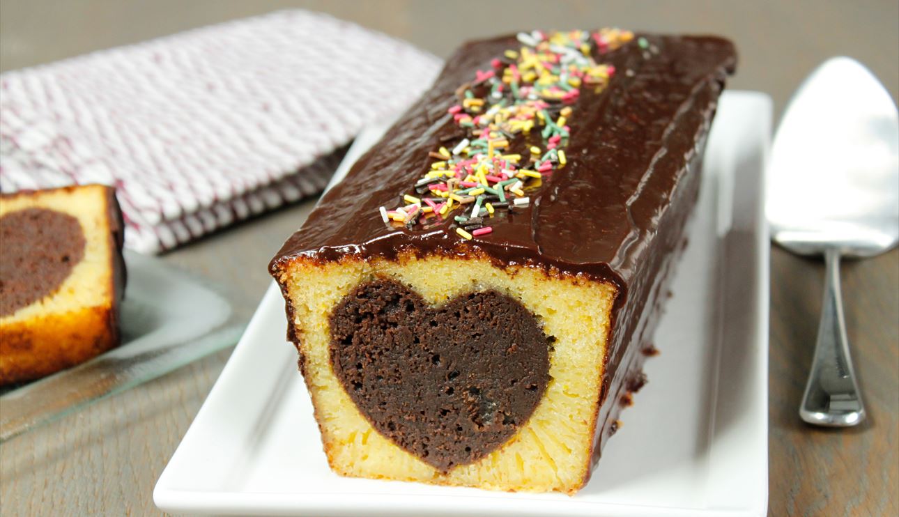 bizcocho-de-yogur-con-corazon-sorpresa-de-chocolate.jpg