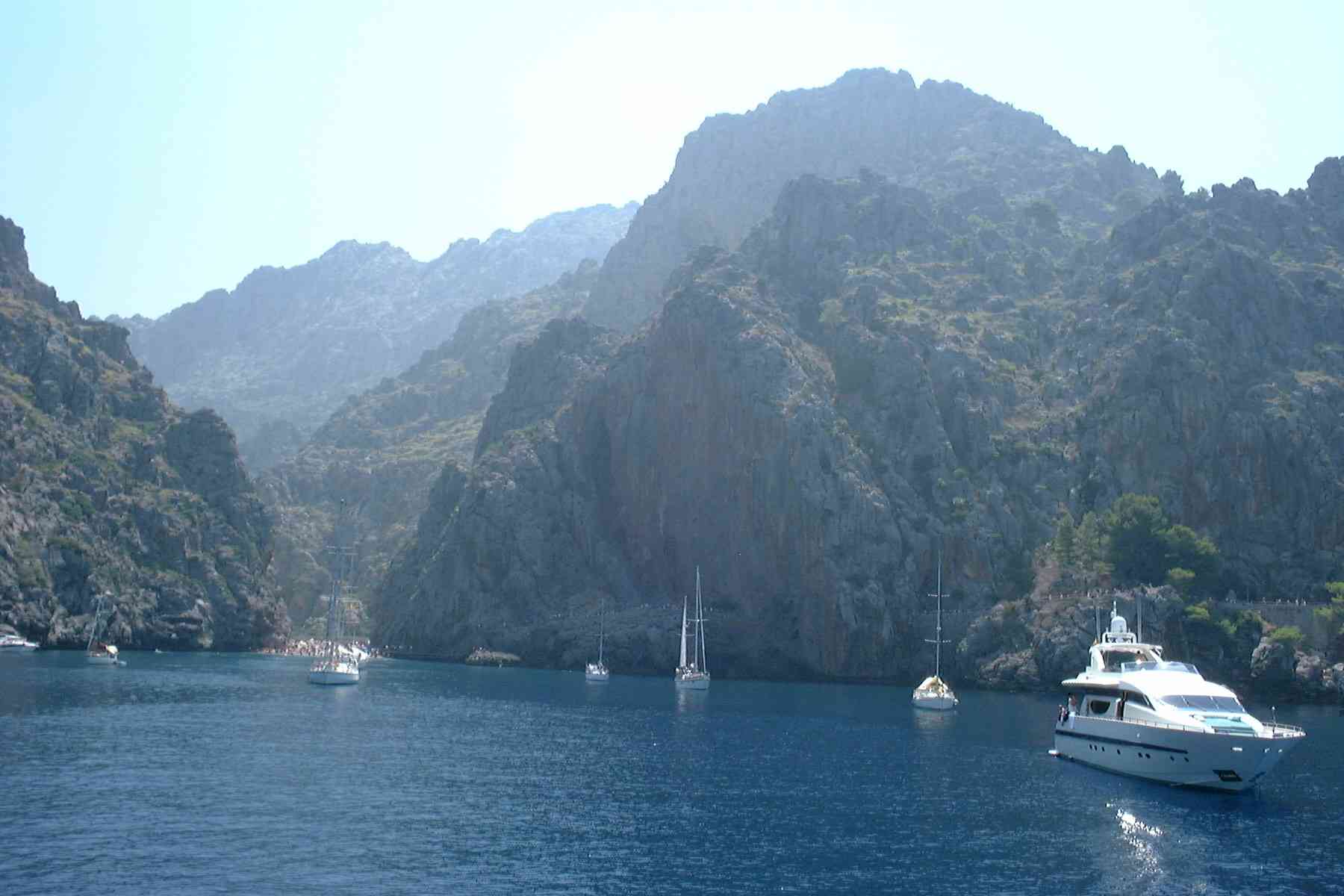 boatsInSaCalobraBay.jpg