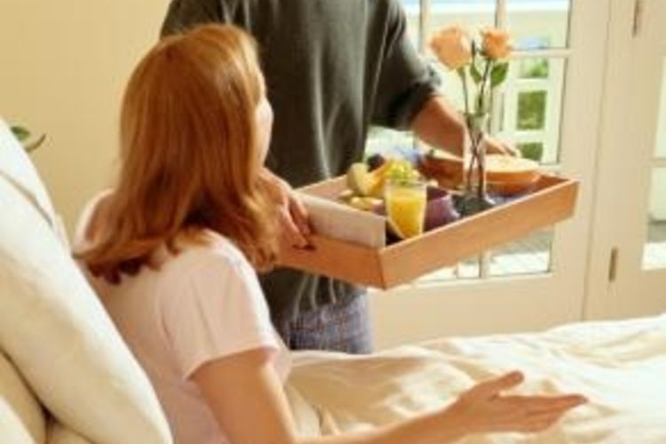 breakfast-bed-gift-basket-ideas-800x800.jpg