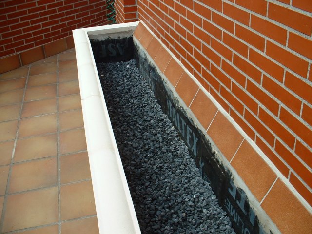 bwy1187640917c.jpg