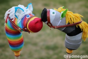 C%C3%B3mo-hacer-un-divertido-caballo-con-calcetines-300x199.jpg