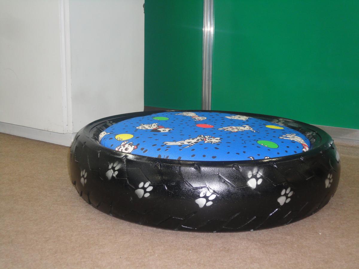 Cama%20para%20animais%20de%20estima%C3%A7%C3%A3o%20do%20Projeto%20Pneus%20M%C3%B3veis.JPG