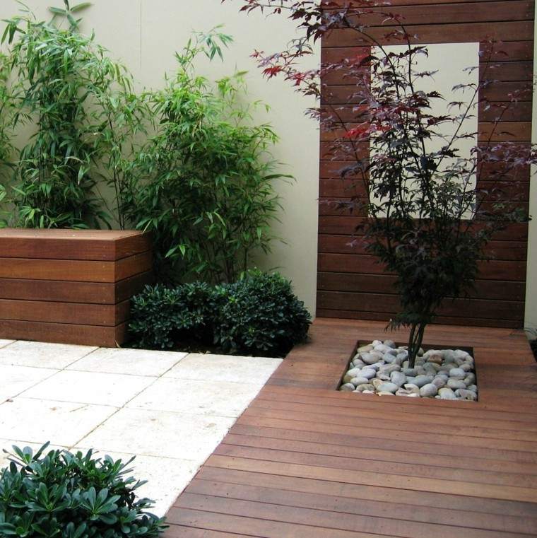 camino-madera-teca-jardin.jpg