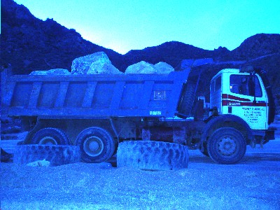 camion_con_piedras.JPG
