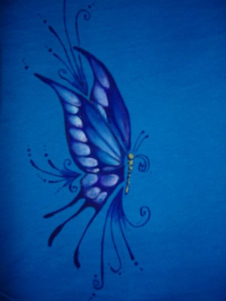 camiseta_mariposa_azul_detalle.sized.jpg