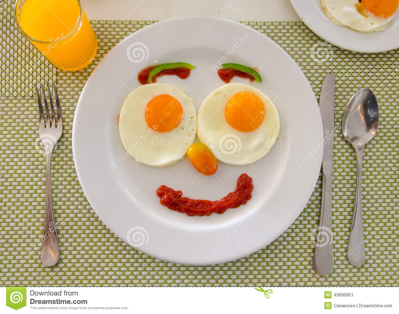 cara-feliz-que-fr%C3%ADe-el-desayuno-de-los-huevos-43690951.jpg
