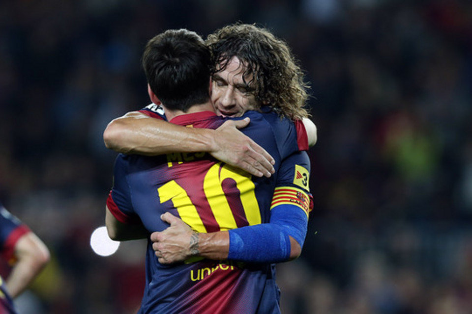 Carles-Puyol-y-Messi-abrazados_54407951808_54115221152_960_640.jpg