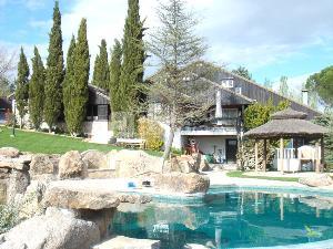 CASA%20CON%20PISCINA.jpg