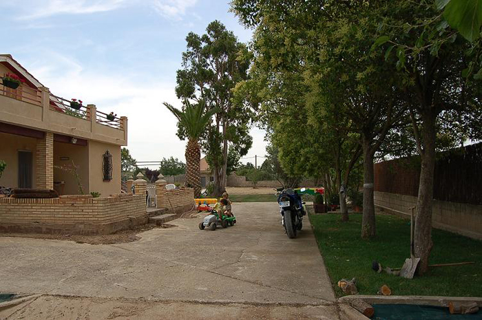 casa cemento y zona sombra.JPG