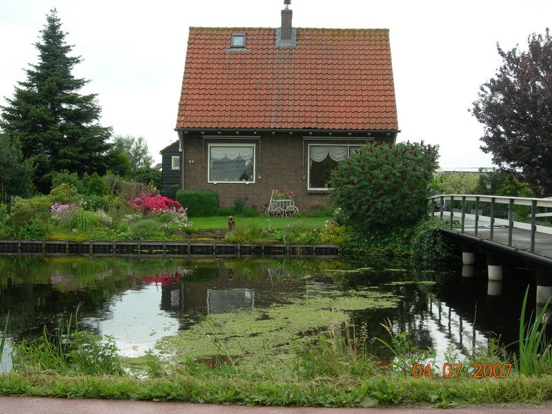 casa-elegante-rural-con-jardin.jpg