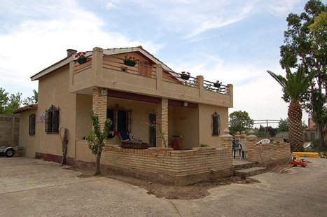 casa_desde_la_entrada.JPG
