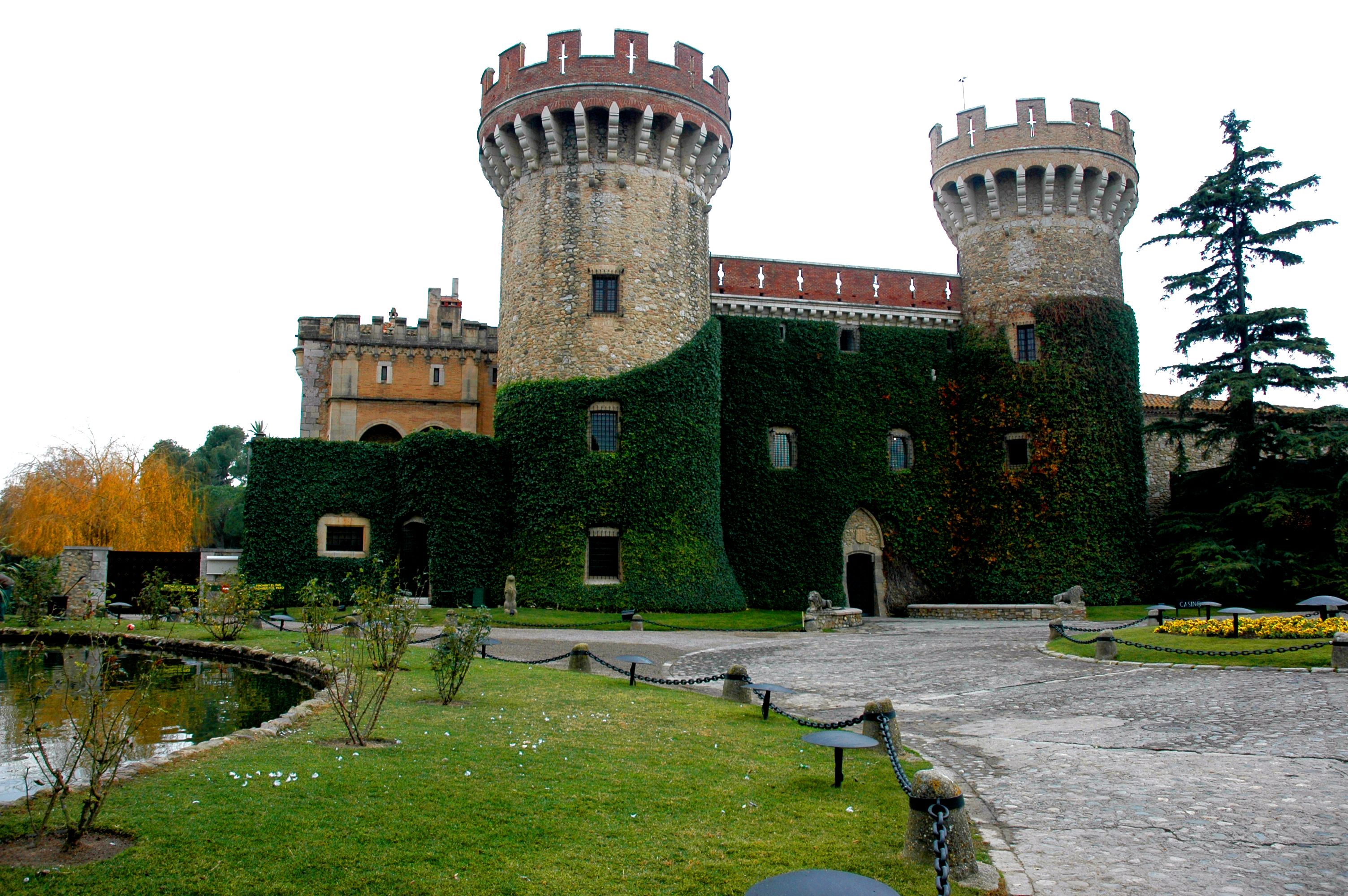 Castell_de_Peralada.JPG