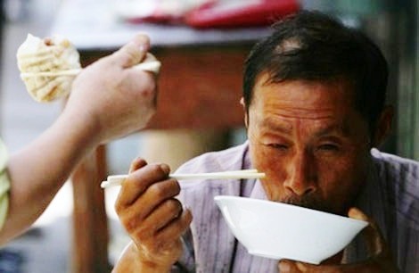 chino-comiendo.jpg