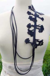 Collier-de-chambre-a-air-n-28-thea-tolsma.jpg