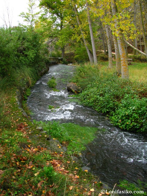 corriente-de-agua-curso-alto-nacedero-del-rio-queiles-en-vozmediano-001.jpg