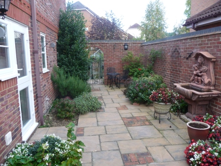 courtyard1.JPG