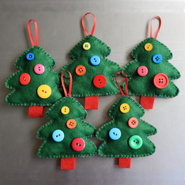 decoracion-navidena-colgantes-adornos-reciclados-botones-de-tela-600x600.jpg