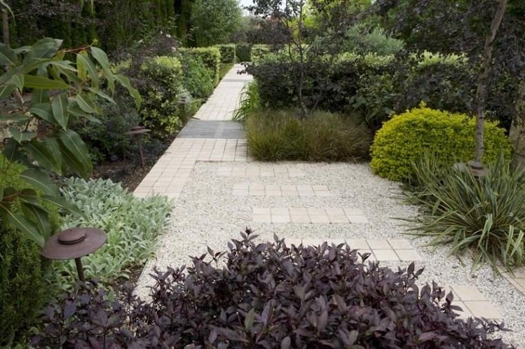 decorar-caminos-jardin-grava.jpg