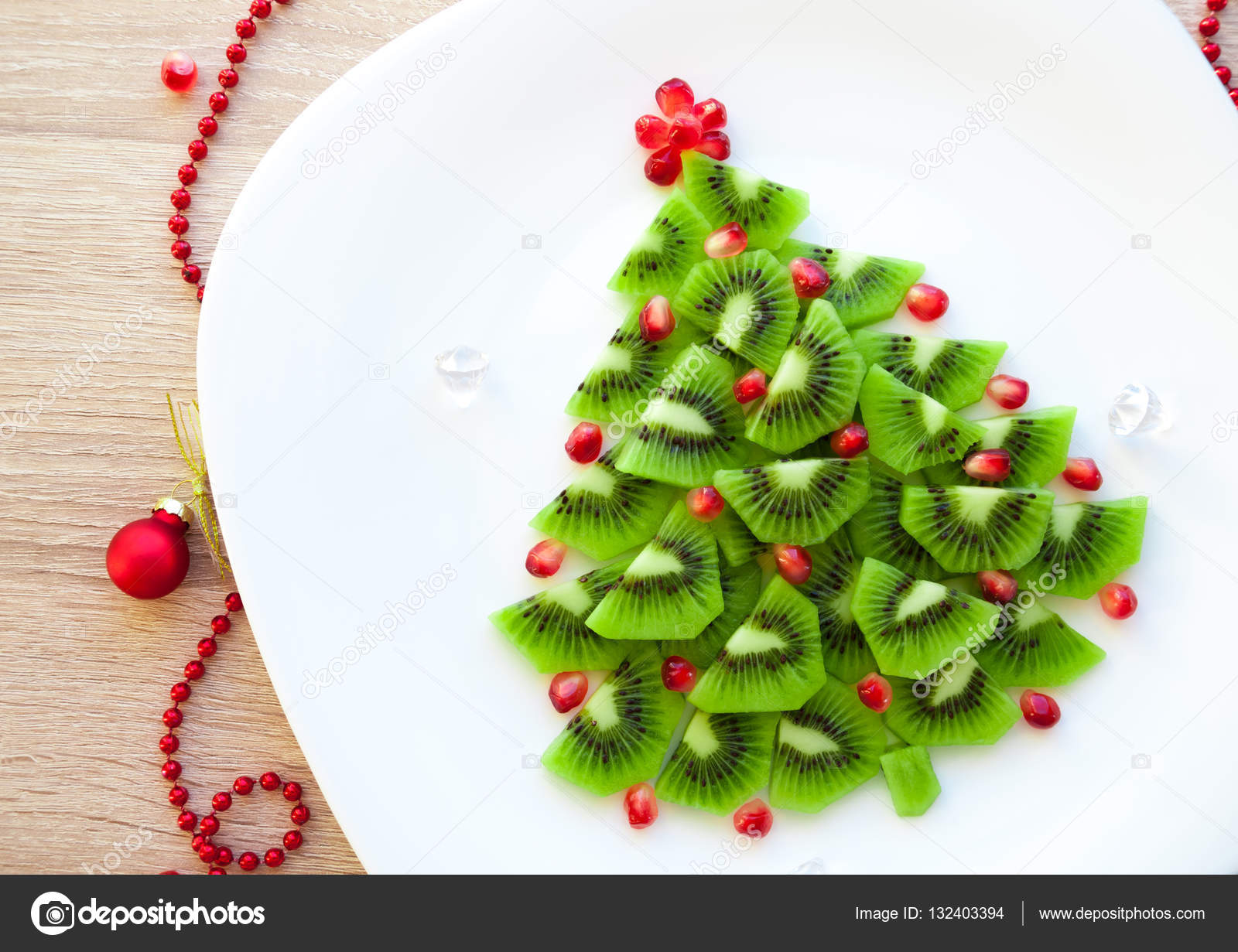 depositphotos_132403394-stock-photo-fruit-kiwi-christmas-tree-new.jpg