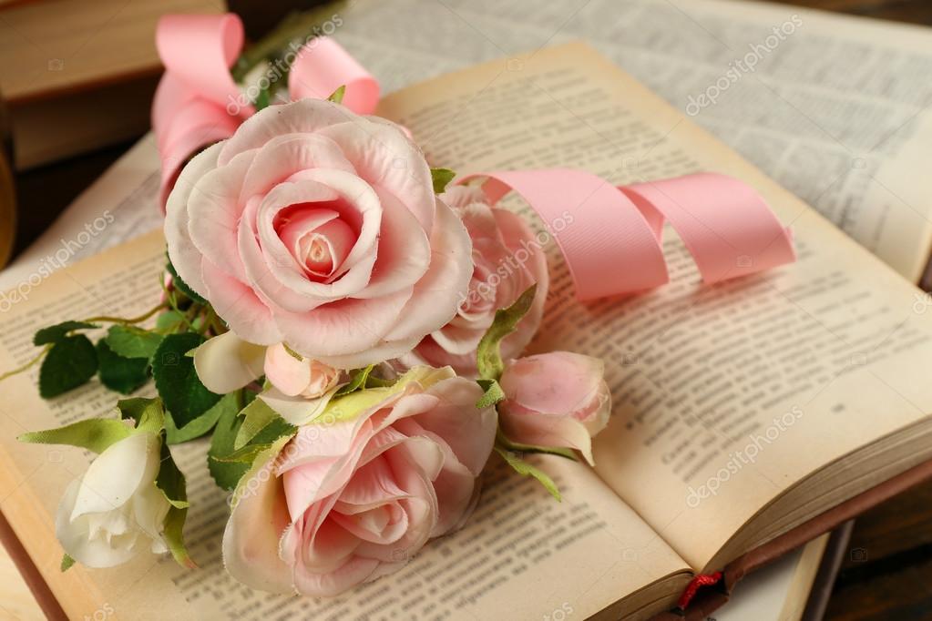 depositphotos_62386027-stock-photo-books-with-flowers-close-up.jpg