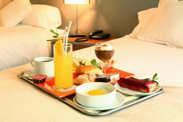 desayunar-en-la-cama.jpg